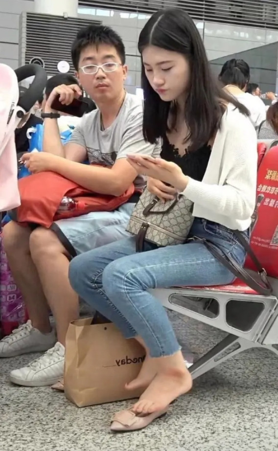 不穿袜子穿鞋，脚不会臭吗？