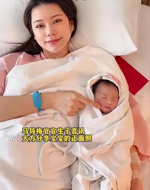马筱梅顺利生下儿子这事。最尴尬的人应该就是她的前夫了。前夫郑扬融曾经对外指责马筱