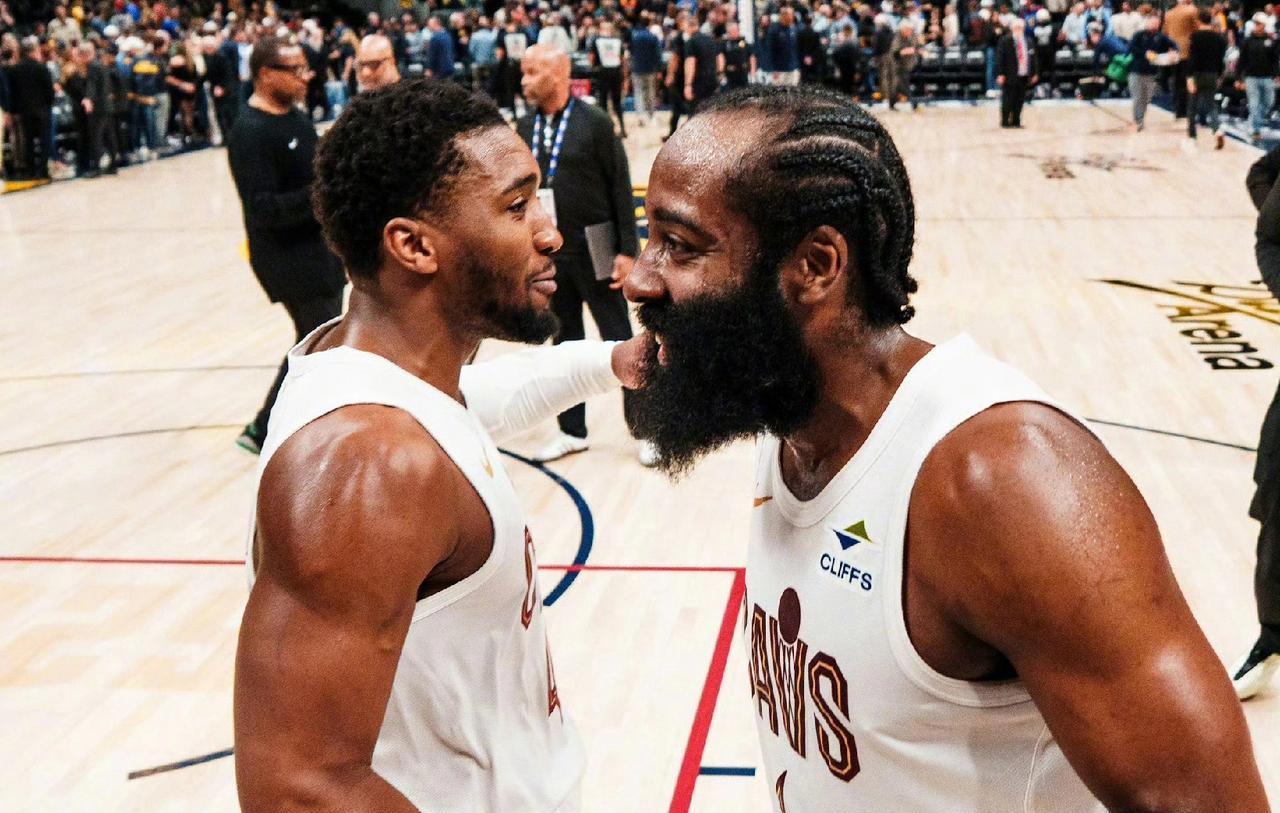 骑士队这球还怎么防？最近20场比赛赢了18场，光罚球就37比18，这东部真要乱