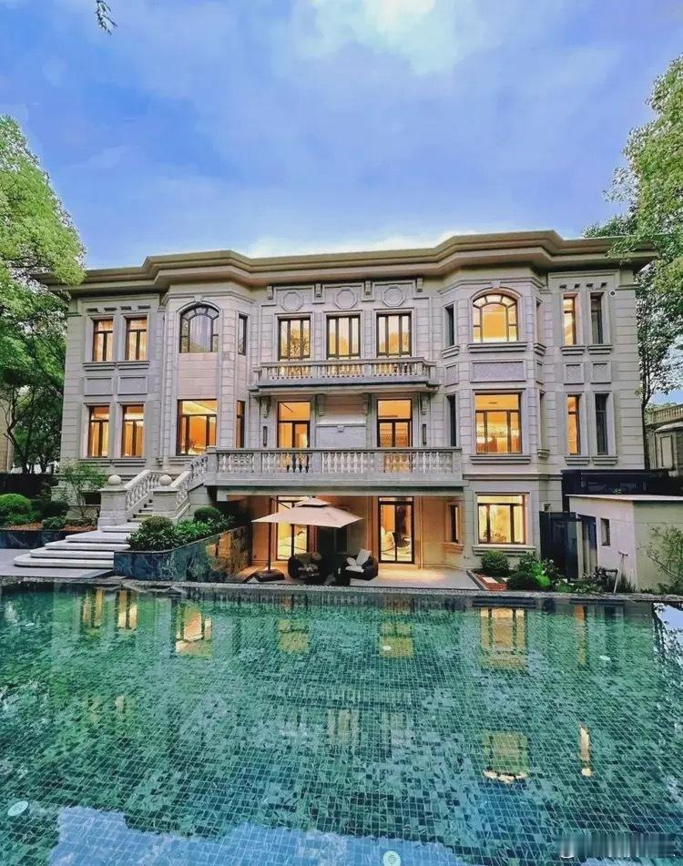 白冰曾晒上海数百平别墅豪宅白冰上海豪宅大到可骑车兜圈白冰偷税911.18万，