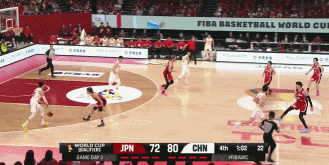 廖三宁最后1分钟在中国男篮领先8分时持球快速推进半场，或许日本队认为他此时会选择