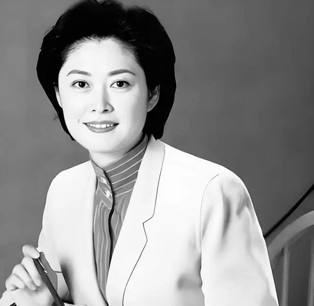 敬一丹去世后，崔永元才说出她患病三个月的经历。原来她曾挺过18天的危险期，熬过了