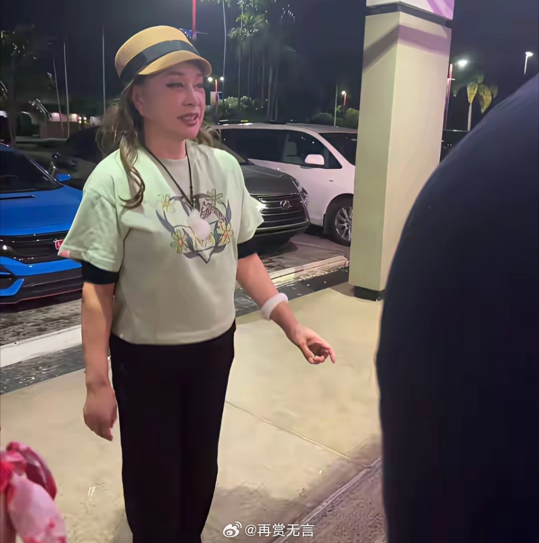 刘晓庆年轻时，是很多男人的偶像，老了也是别有韵味。