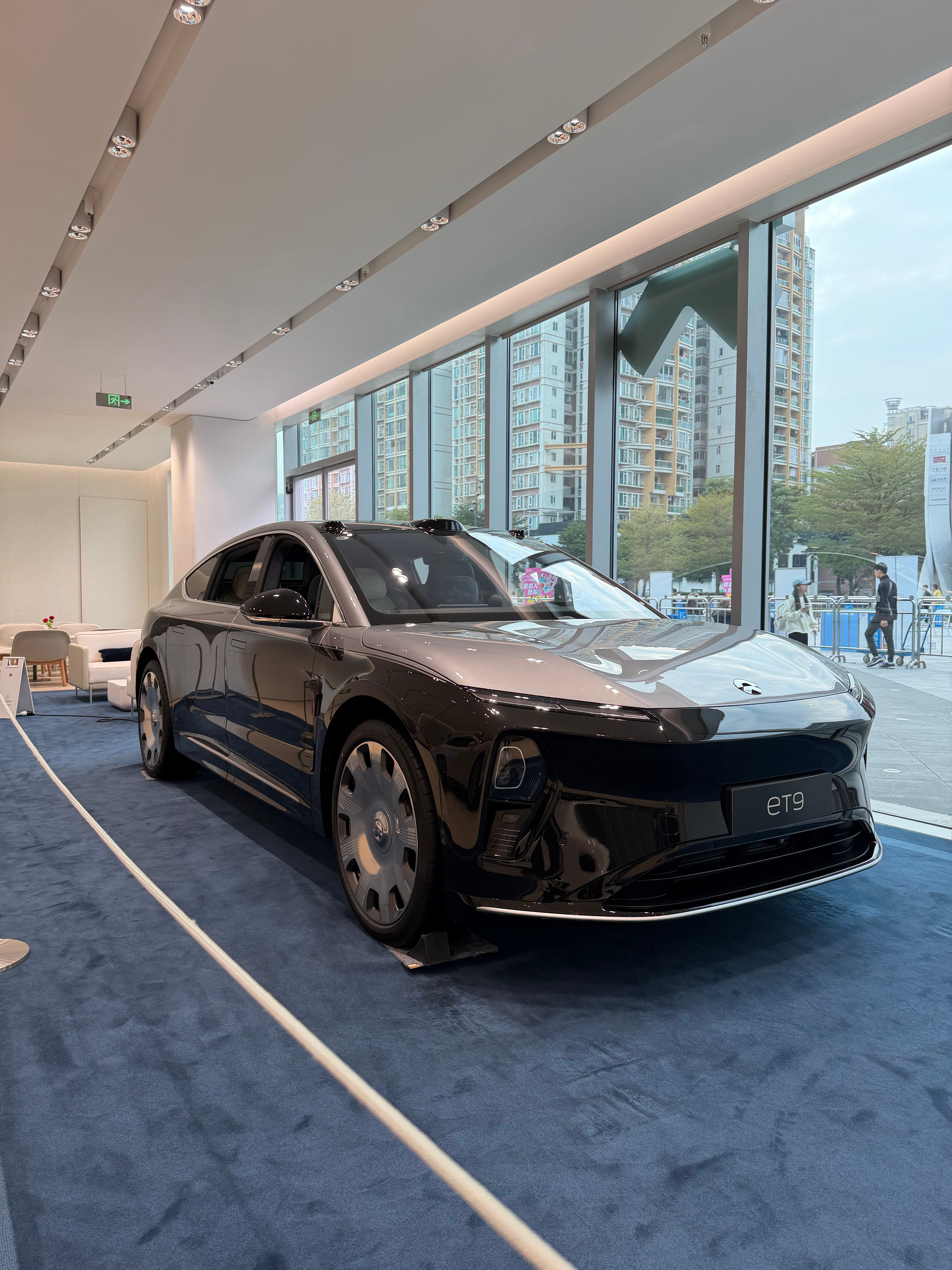 还得是蔚来et9地平线拂晓黎明版本看上去真大气双拼色车漆和内饰搭配的很雅致