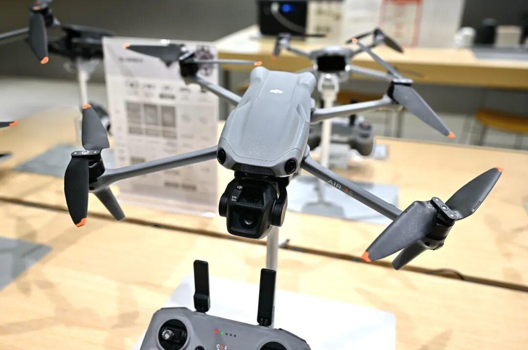 这反转来得也太快了！中美贸易休战刚一个半月，特朗普就憋不住了，直接重拾制裁大棒，