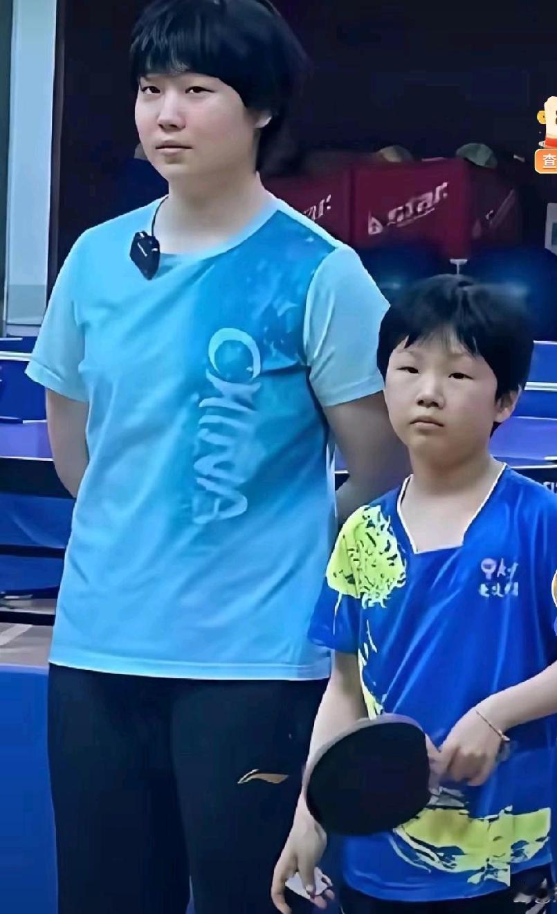 原来蒯曼和她妹妹的年龄相差这么多——蒯曼出生于2004年，而其妹妹出生于2017