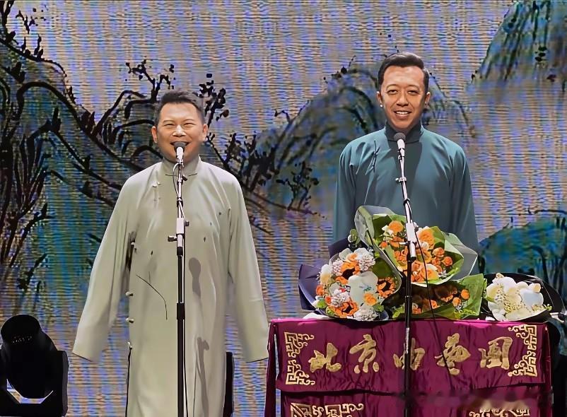 前德云社成员何云伟李菁这对昔日搭档再度同台，不靠低俗包袱，同样撑起一场好相声！
