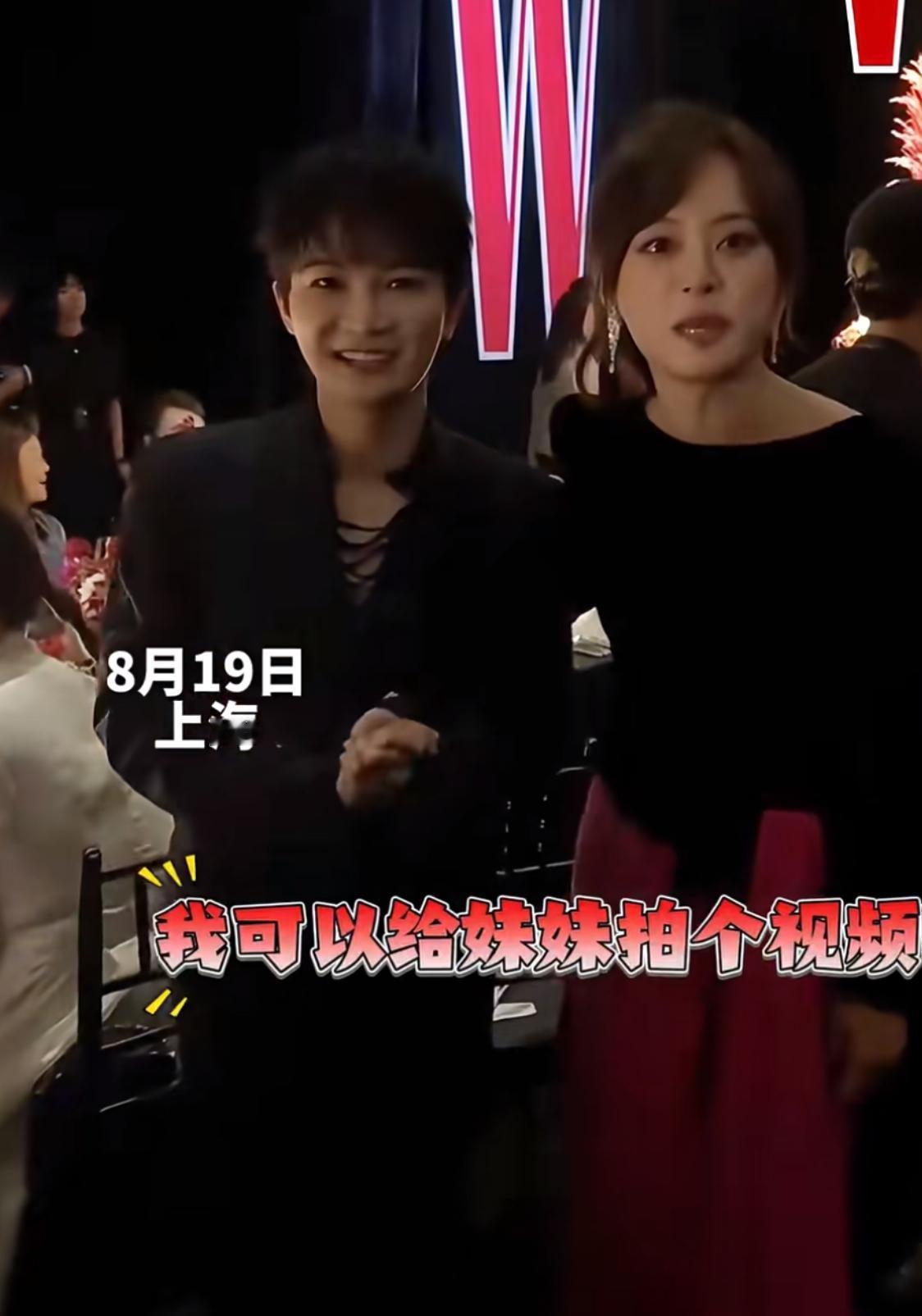 孙俪帮女儿小花追星周深。记得邓超曾在节目上说过，他允许孩子追自己喜欢的偶像，甚