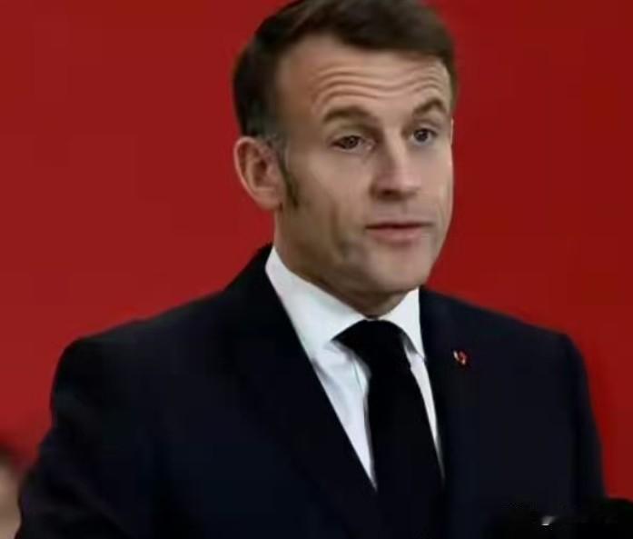 法国总统马克龙昨天发表对全法国武装部队的讲话: