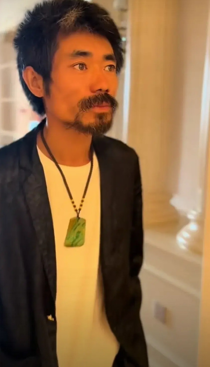 穿上龙袍也不像太子，最近超火的叫玩命168的博主，竟然在网络上搜不到一点个人资料