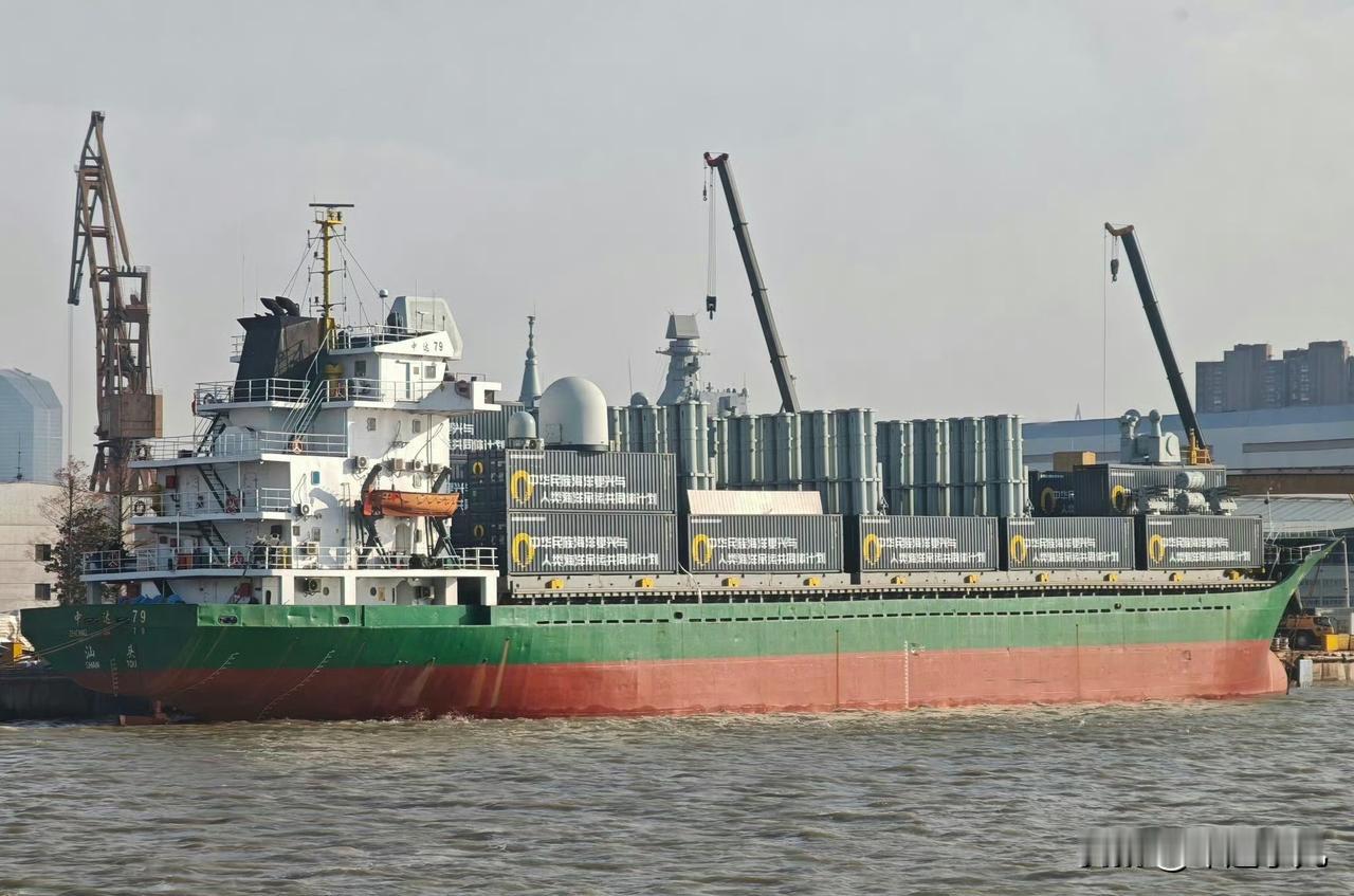 这中达79，又是个啥呀？这是武库舰，还是运输舰……这又是大摇大摆给大家看的吗