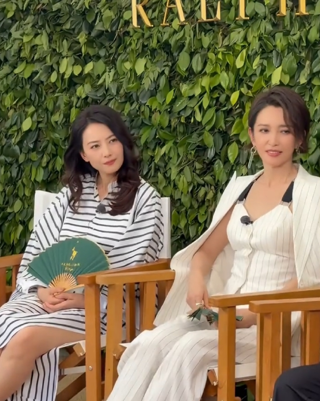 高圆圆自然老去的脸看起来确实没有李冰冰的精修脸那么立体紧致，但是高圆圆的脸大气舒