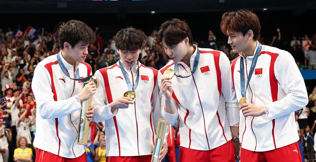 中国男子4乘100米混合泳接力金牌稳了！美国队男子100米仰泳两名选手分列第18