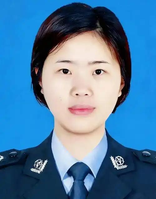 四川沐川95后女警罗慧琳，身为派出所副所长，遇到持刀行凶的歹徒，她没有半分退缩，
