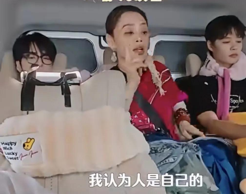 刘嘉玲:“你们赞不赞成医美呢”宁静:“我认为人是自己的，他有权利做任何的事情对