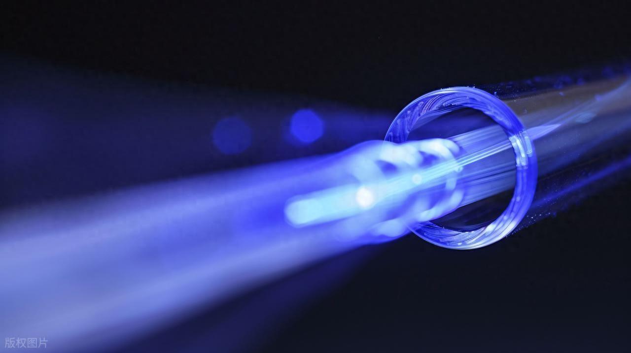 不是哲学，而是实验数据，科学家证实：一个光子同时走两条路，量子力学里有句话—