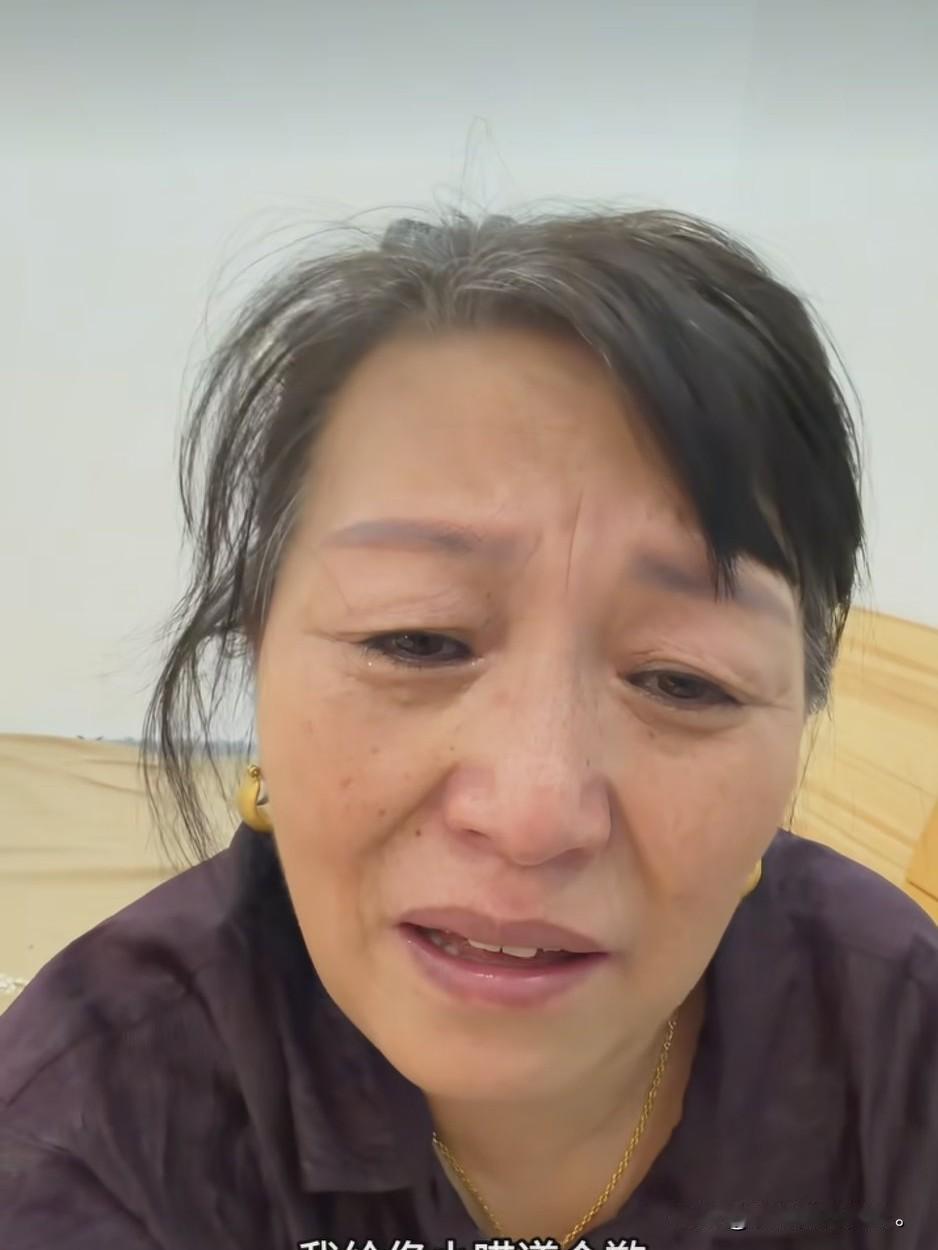小故事！今天这金刚痛哭流涕的，在给小喵道歉。在你哭的，不是同小苗