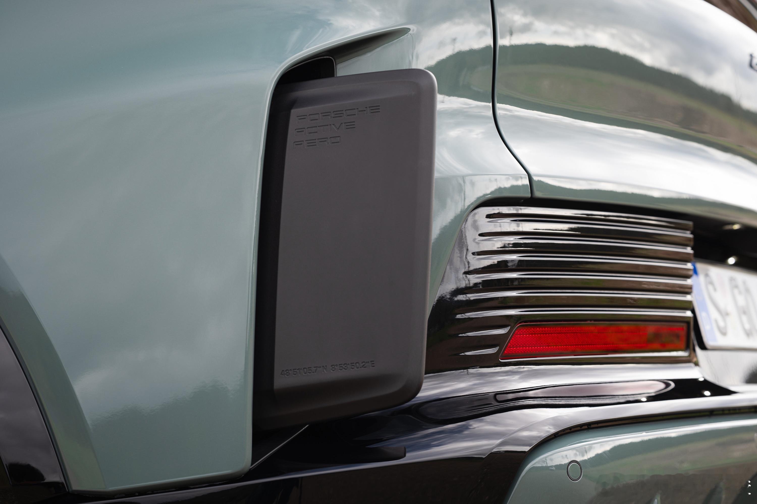 保时捷纯电CayenneTurbo在这次的北京车展上正式上市，111.8万