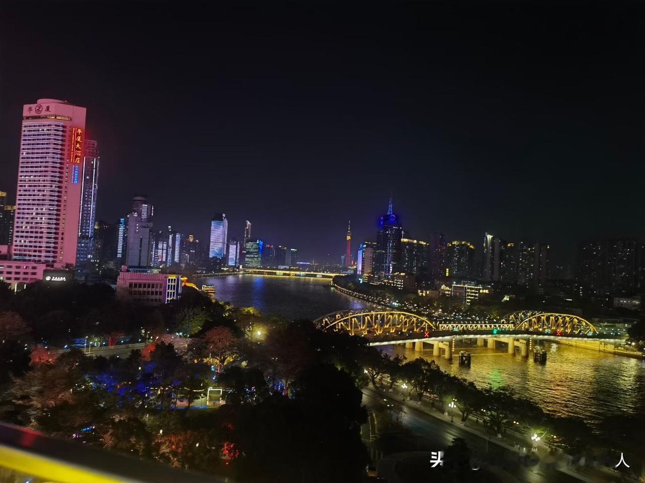 结婚快二十年了，婚后上班时间不到三年。老公对我算是不错的，工资按时上交，我们现