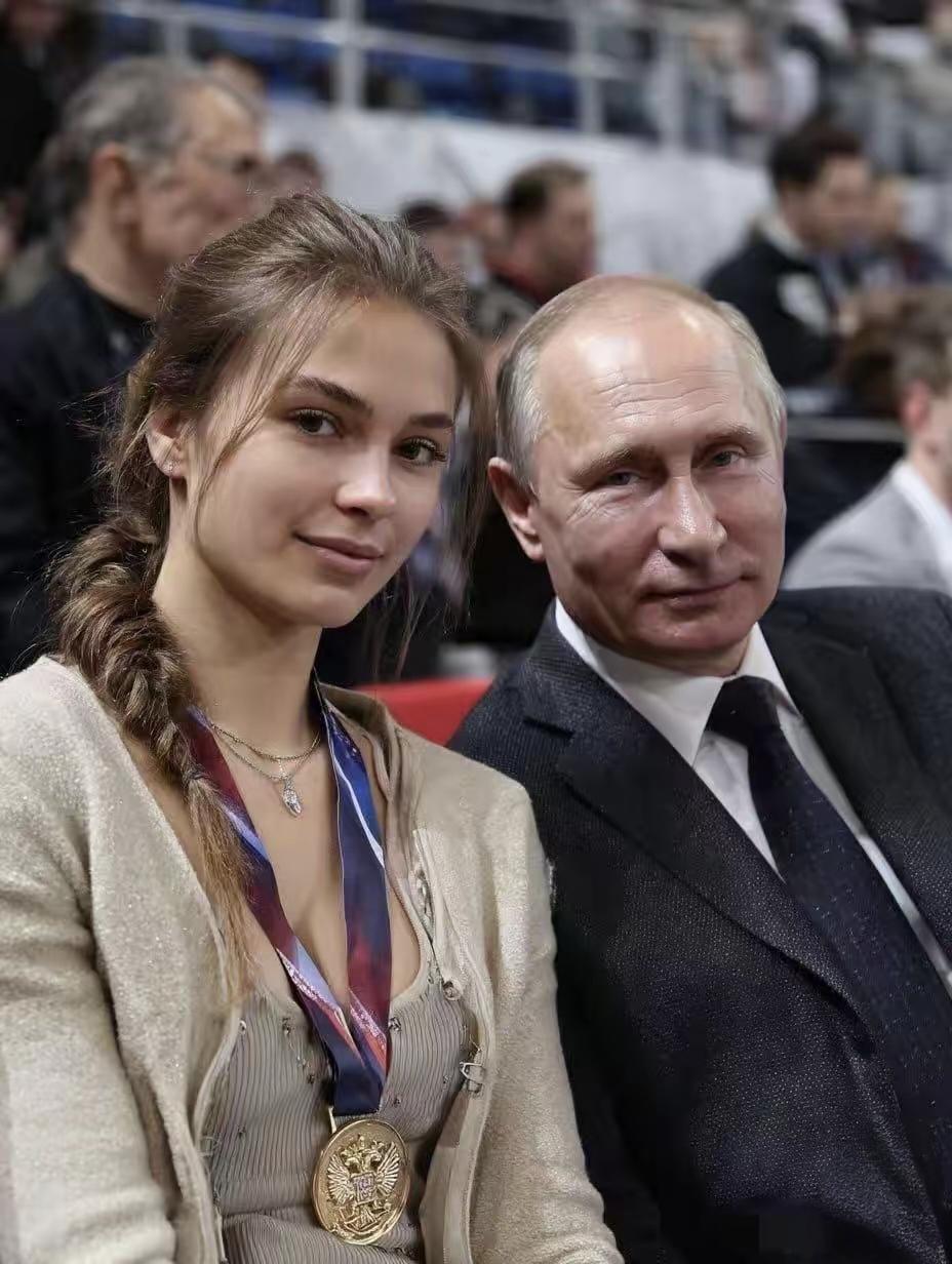 73岁普京突然谈恋爱了，还是一见钟情的那种，这是他离婚12年后首次松口，硬汉也有