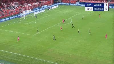 王燊超这么多年好像除了那年被伊东纯也生趟了一次外，其他时候发挥几乎没有什么大的波