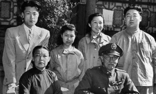 阎锡山两房妻子的32年婚姻，输在一个称呼上1914年，30岁的阎锡山迎娶14岁