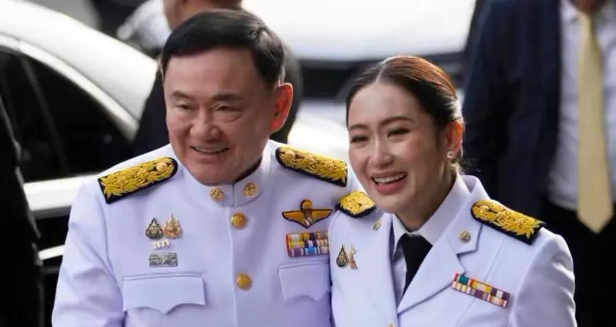 柬埔寨前首相洪森这时候向大家透露一个重要的秘密，他将向大家公布他信及其家族的重要