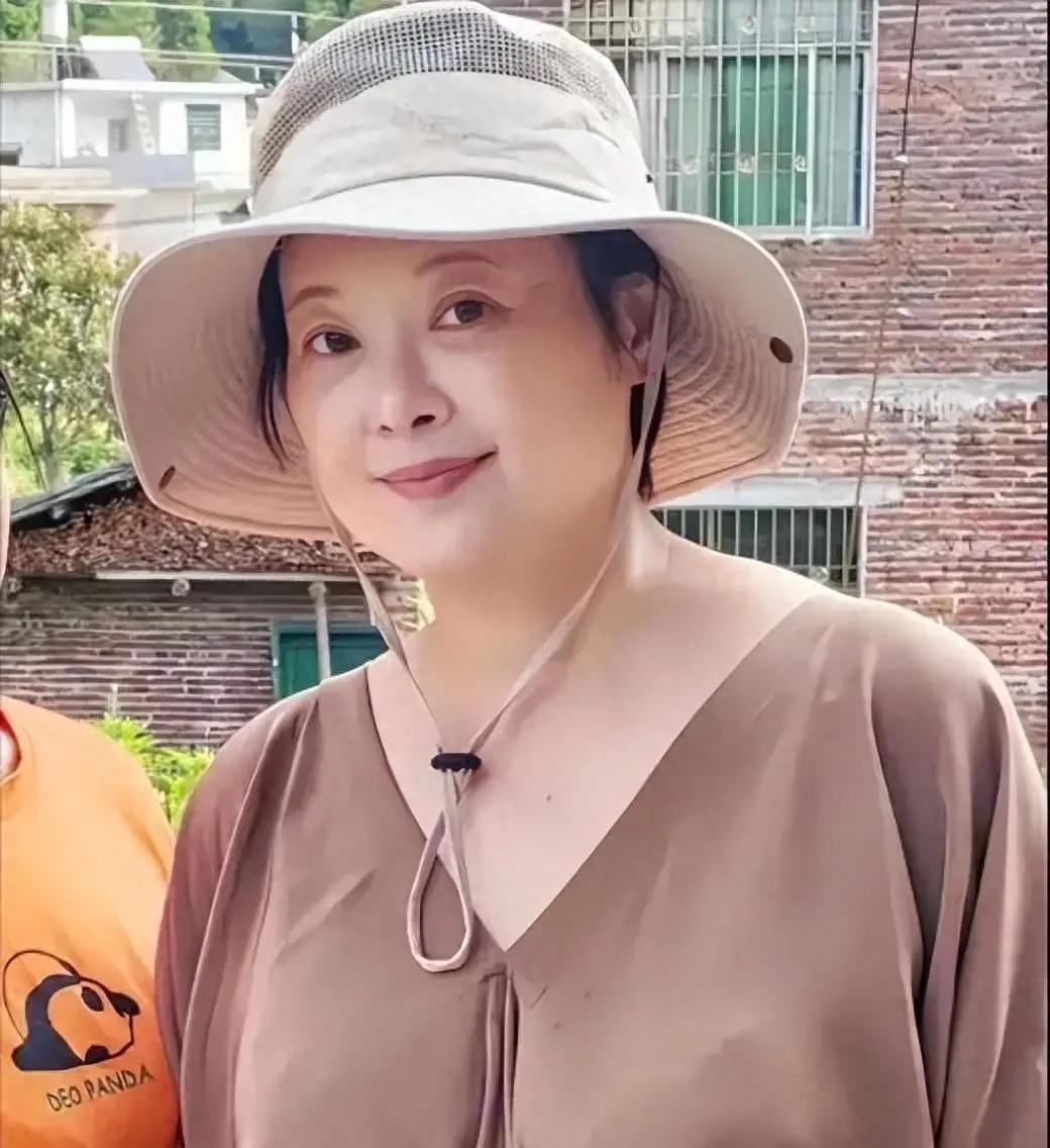 几乎所有社交平台都不认袁立这个人了！袁立长期被多平台“封禁”，她多次尝试申