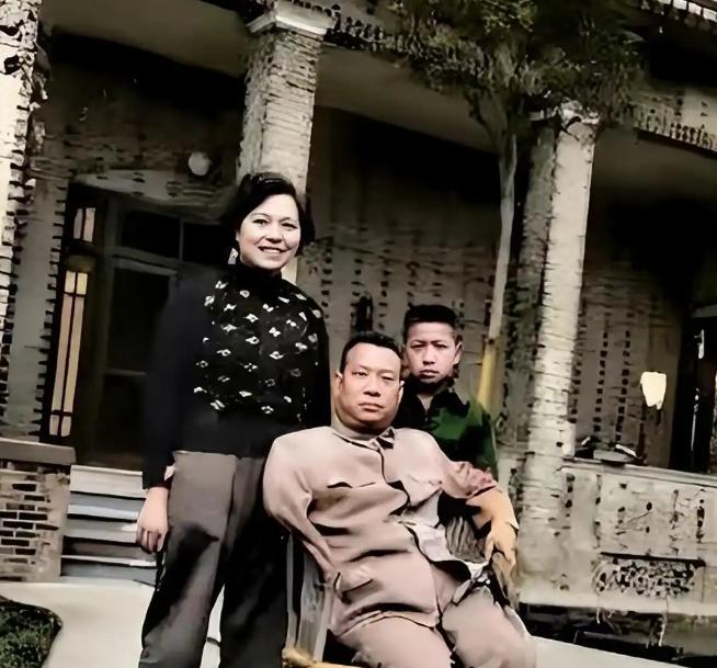 1939年，冀中大平原上流传着一句怪话：碰上"一把手"的部队，赶紧跑，跑得越远越