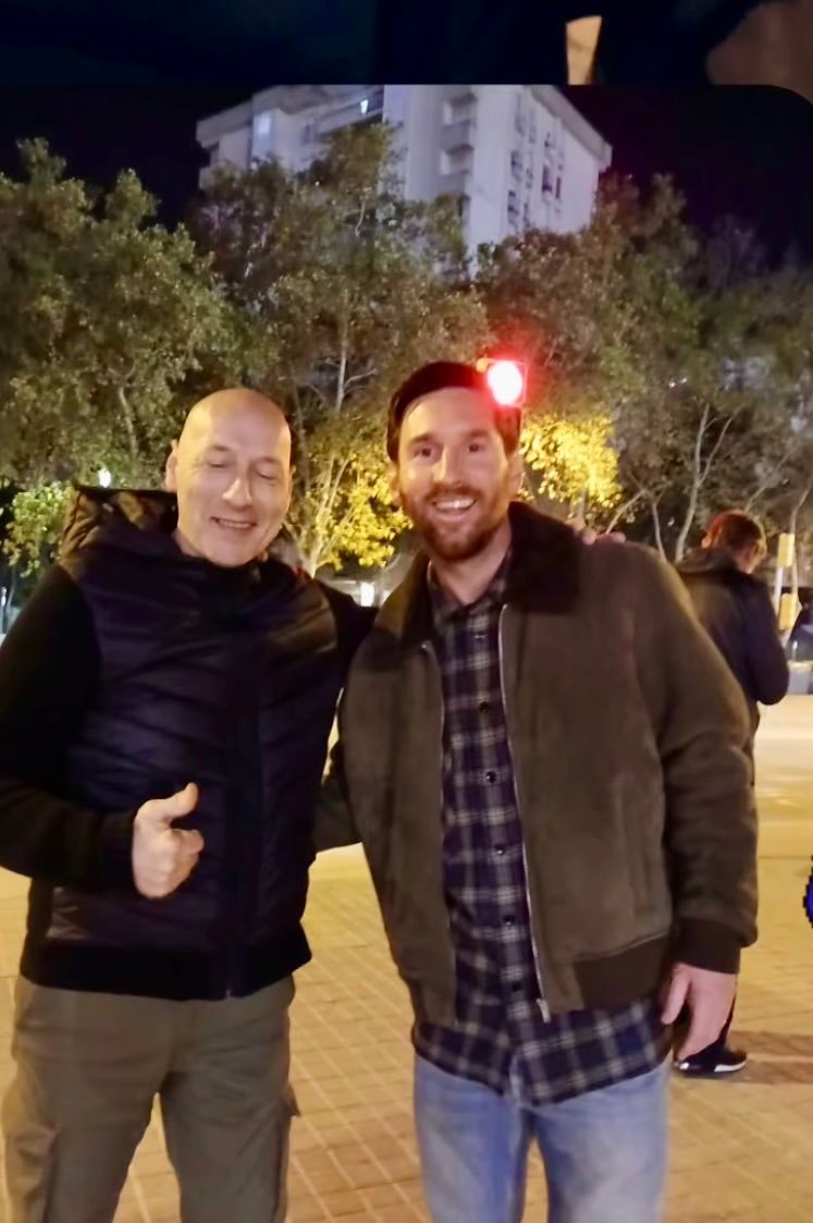 【梅西访问详情】梅西昨天下午2点30分左右乘坐私人飞机从劳德代尔堡机场（迈阿密）