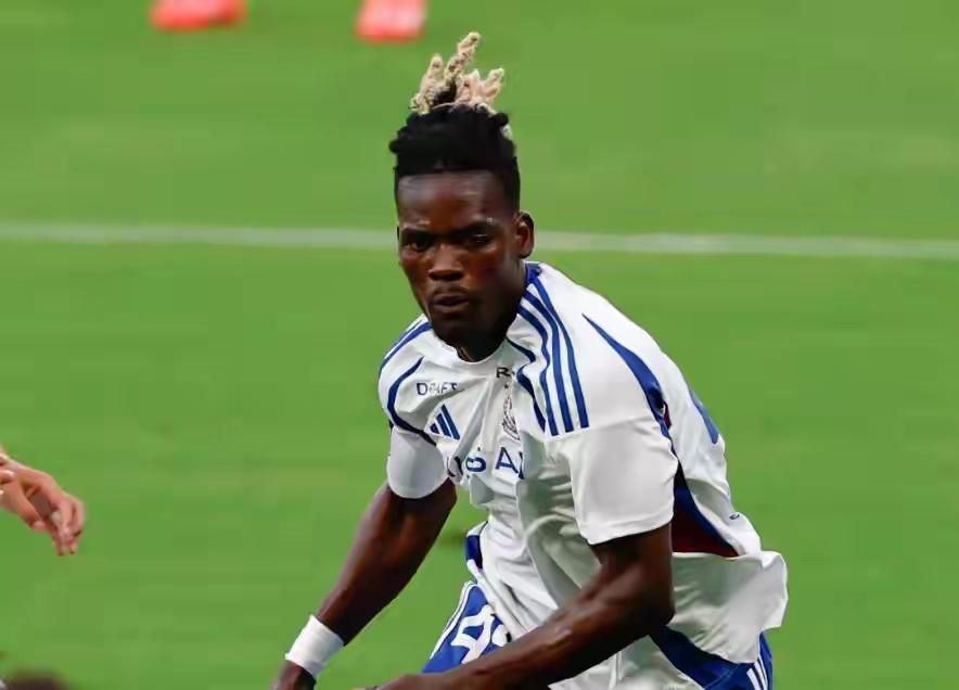 太豪横了！足球博主：上海海港给让-克劳德开出了10倍工资！今天傍晚，上海海港宣