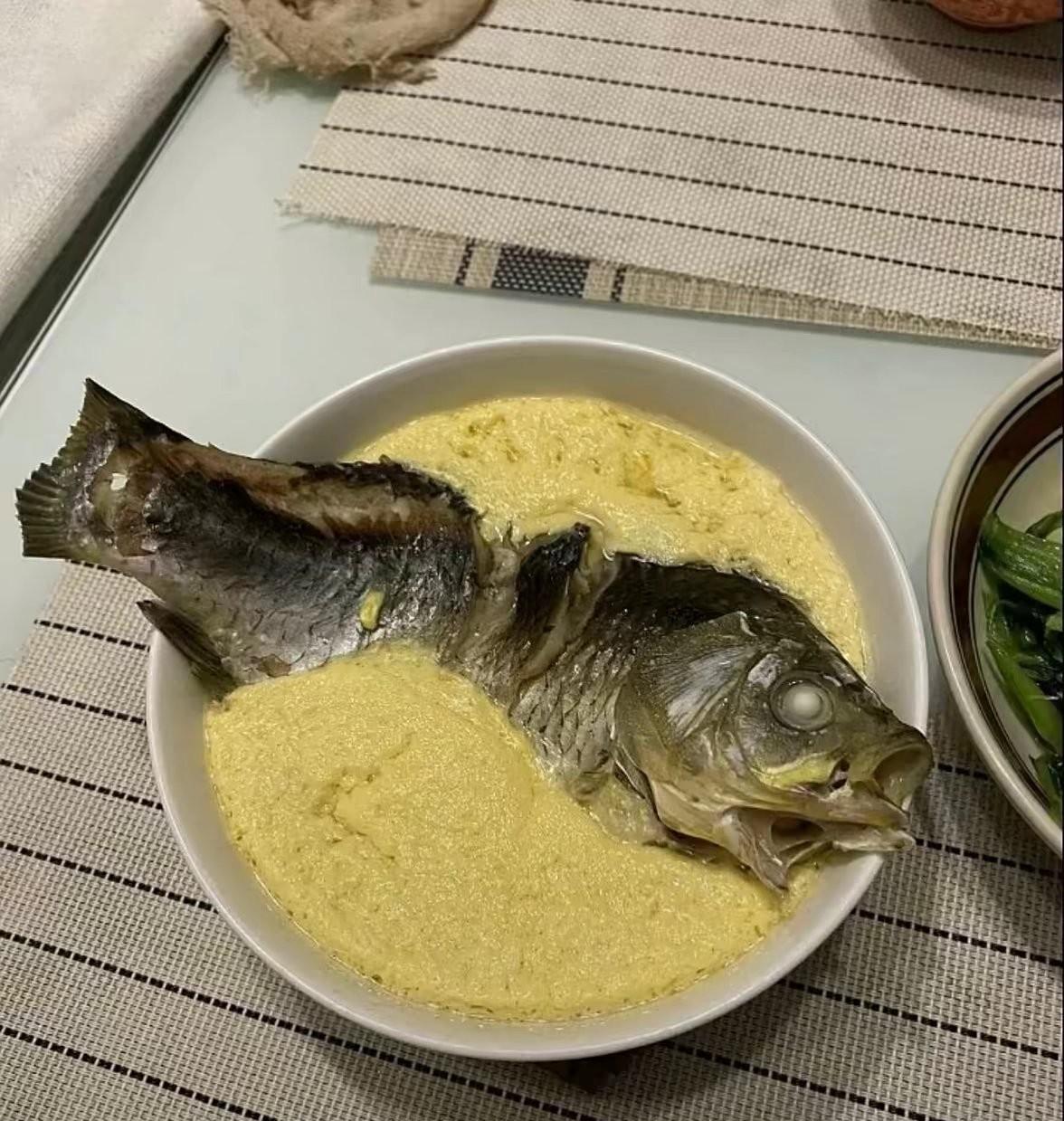 安徽的鸡蛋炖鱼，你们吃过吗？安徽的鸡蛋炖鱼简直是舌尖上的宝藏！就拿常见的鲫鱼