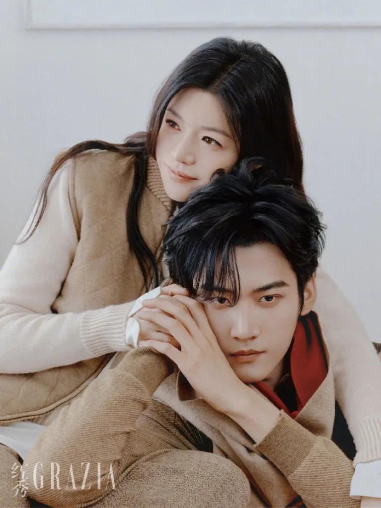 陈妍希周柯宇红秀双人封面！陈妍希与周柯宇为热播剧《狙击蝴蝶》拍摄的《红秀GRA