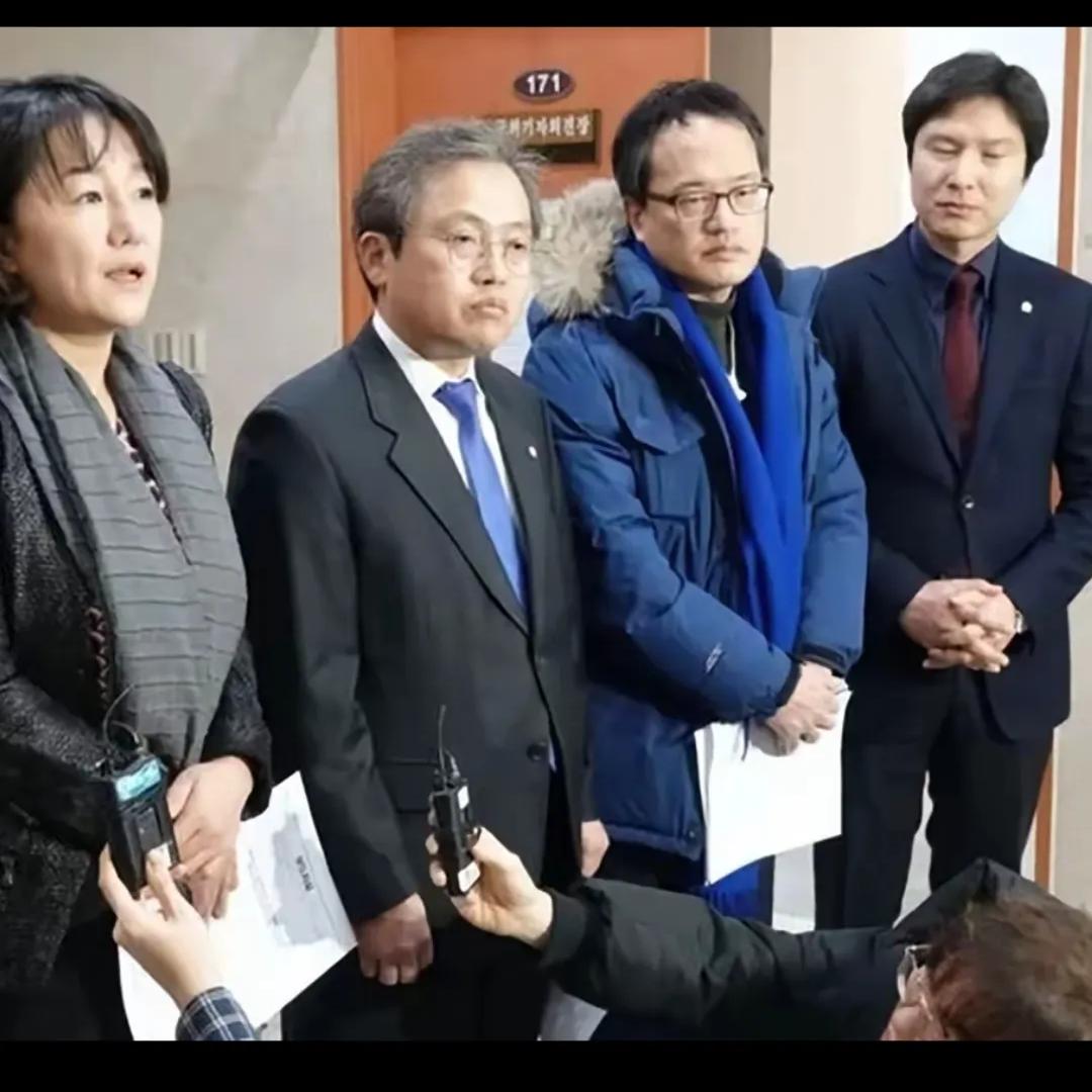 近日韩国那窜访中国台湾省的朴洙莹、郭相彦、金载原三位丑陋的韩国会议员，记住你们在