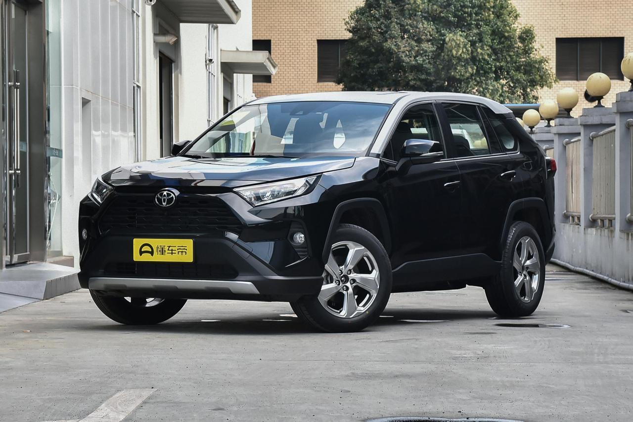 很多人以为同样的预算，买二手车可以买到更高级别的车，尤其是一些二手车光鲜亮丽，外