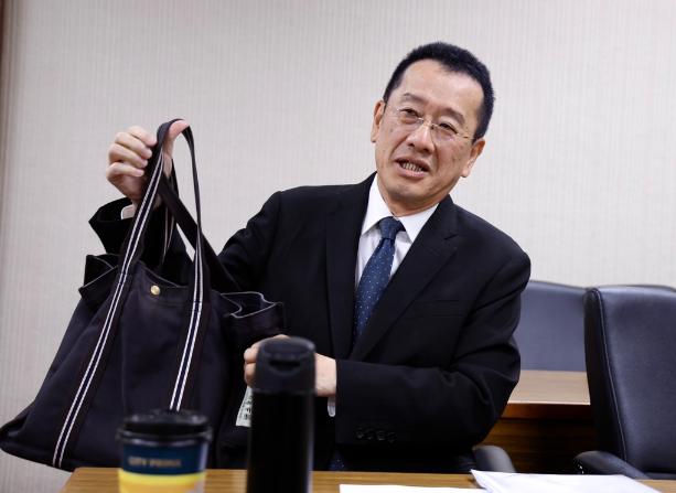 台“国防部长”顾立雄发布声明，3月30日，针对卢秀燕受访时表态，军购案合理应