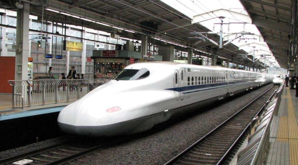 本来越南搞个南北高铁，全国上下盼了快二十年，结果呢，前脚高调宣布和德国西门子签约