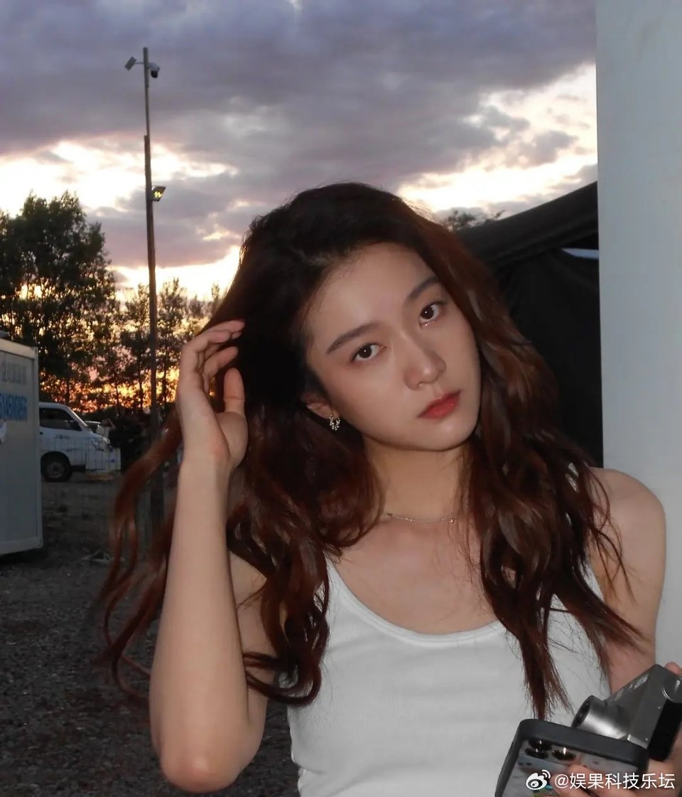 突然想起来长江七号了，张雪迎是不是当时那个小男孩