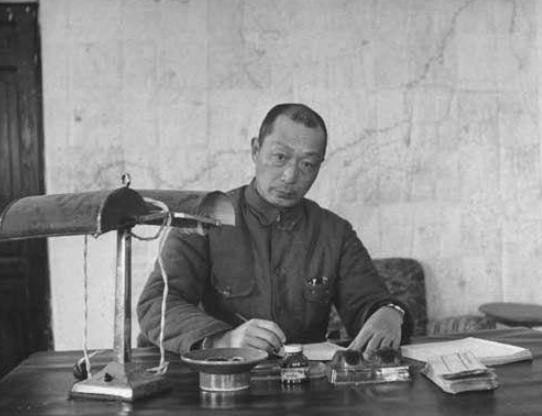 抗美援朝战争实际上并非只有一位元帅负责指挥，而是由两位元帅共同统筹，人们往往只关