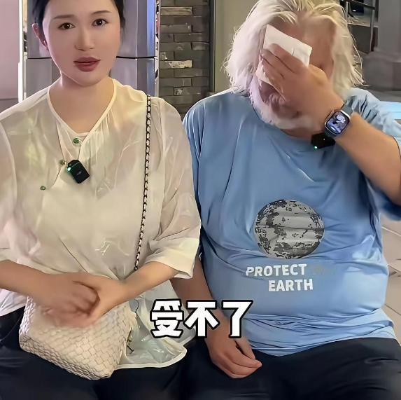 老少配杜星霖怒怼张纪中：“一身臭汗体力不如小伙”，张纪中现在导演也不做了，娃倒是