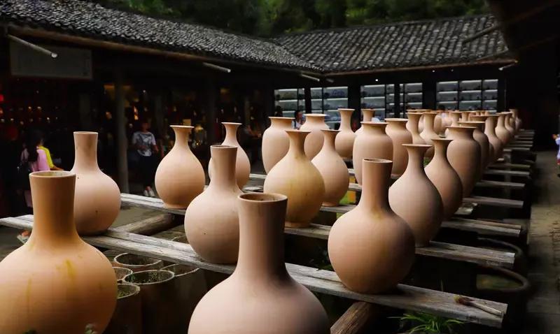 中国瓷器能让世界为之疯狂，原因可太多了。从历史看，它起源于商代，历经各朝代发展