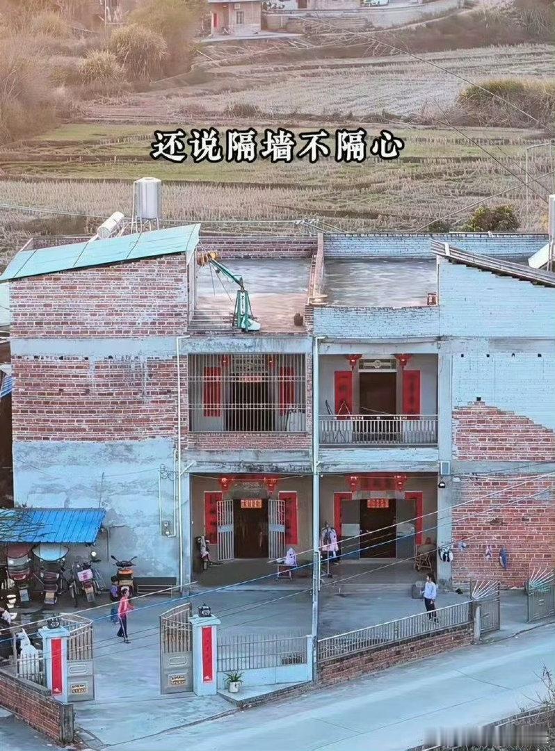 俩兄弟闹成这样不怕村里人笑话吗？