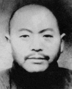 1941年，日本鬼子抓来了20多个年轻的姑娘，眼看就要被糟蹋了，一名汉奸竟突然大