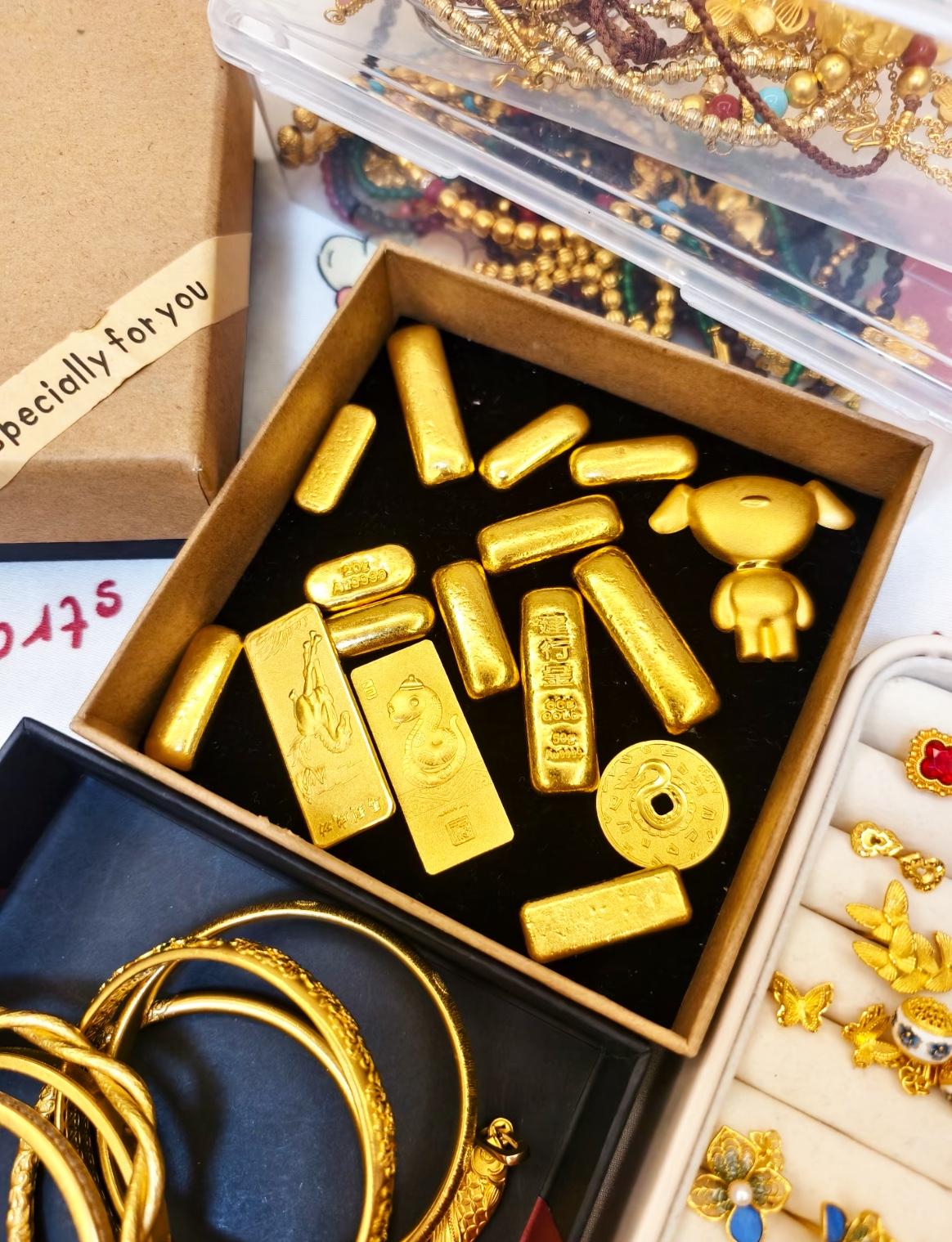 最近买黄金的人，估计现在都傻眼了吧，不是现在跌到918，而是大量的之前从来