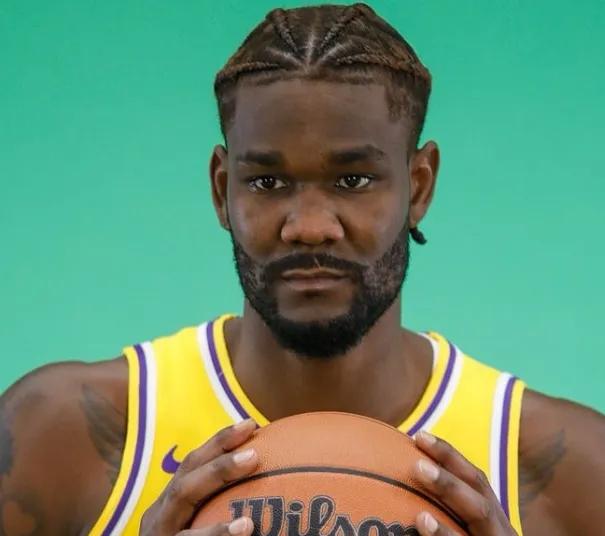 职业球员的点评，果然是，一针见血。不愧是，当年，乔丹之下第一人。巴克利：艾顿