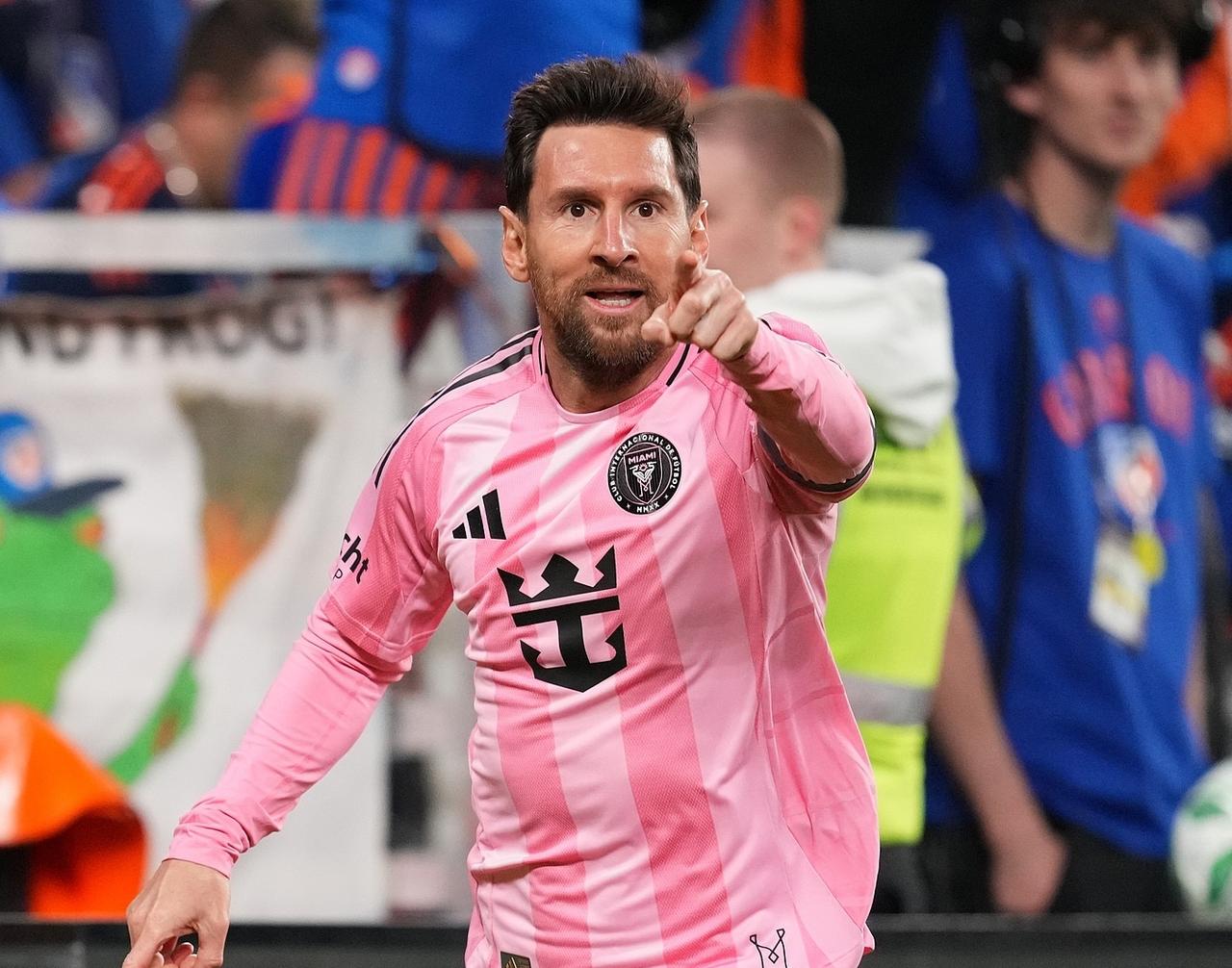 欧洲转会新闻发布会！★真相大白！哈维近日爆出猛料：梅西在夺得世界杯后原本已经