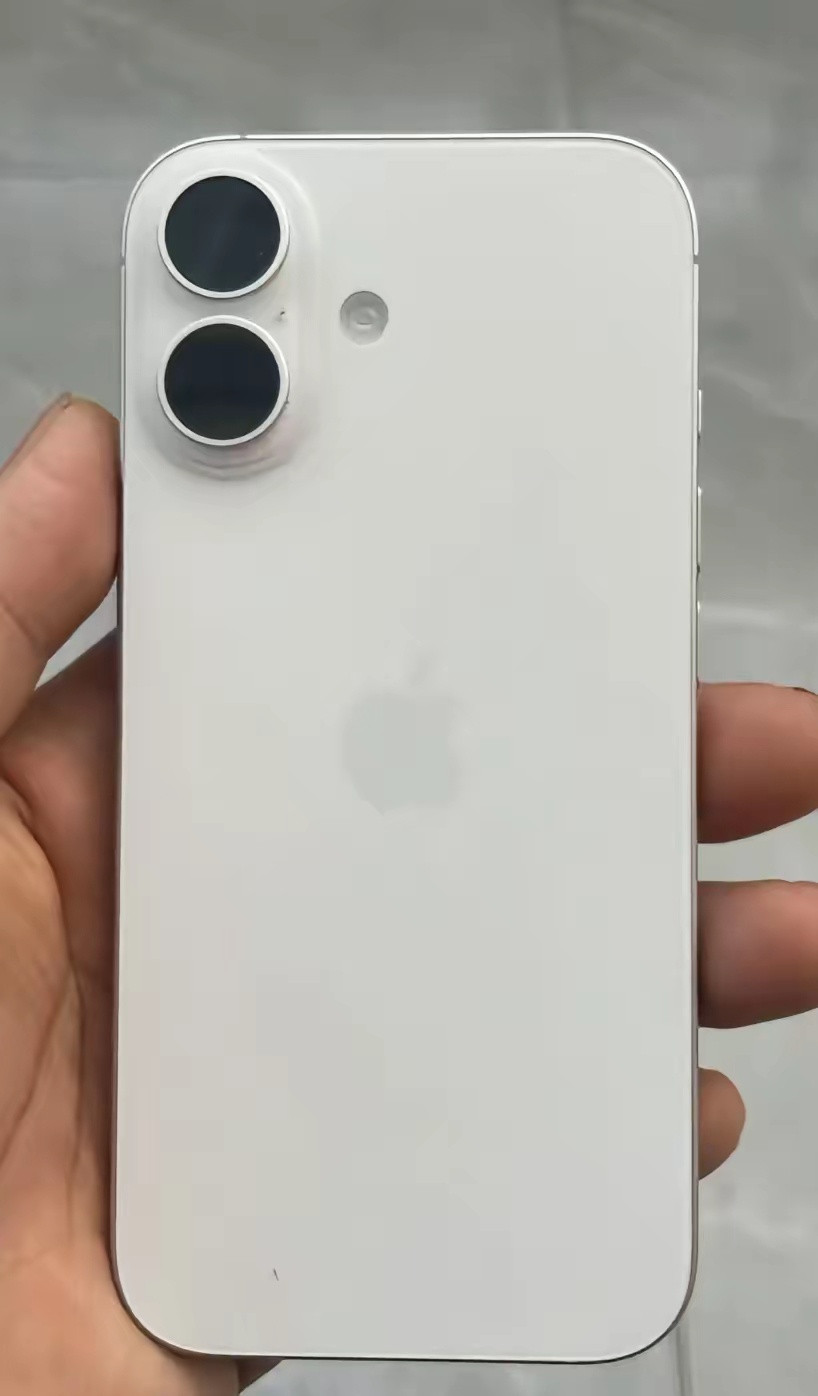 买iPhone手机最好选高配，别省那点钱，不然准后悔！我老婆买的iPhone1