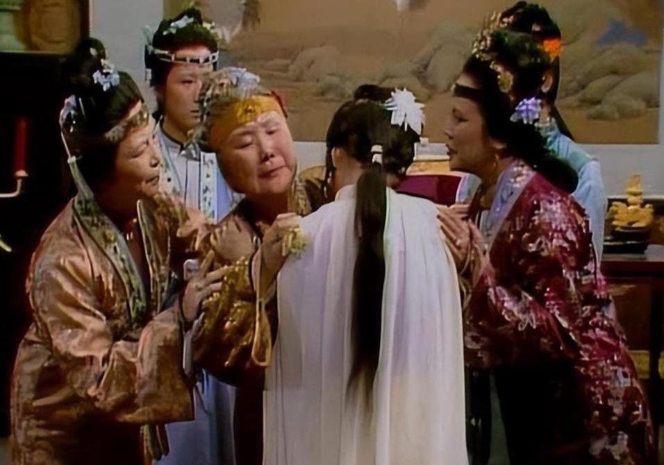 贾母为啥非要派贾琏送黛玉回苏州？3层心思藏尽温柔，越品越戳心！《红楼梦》里