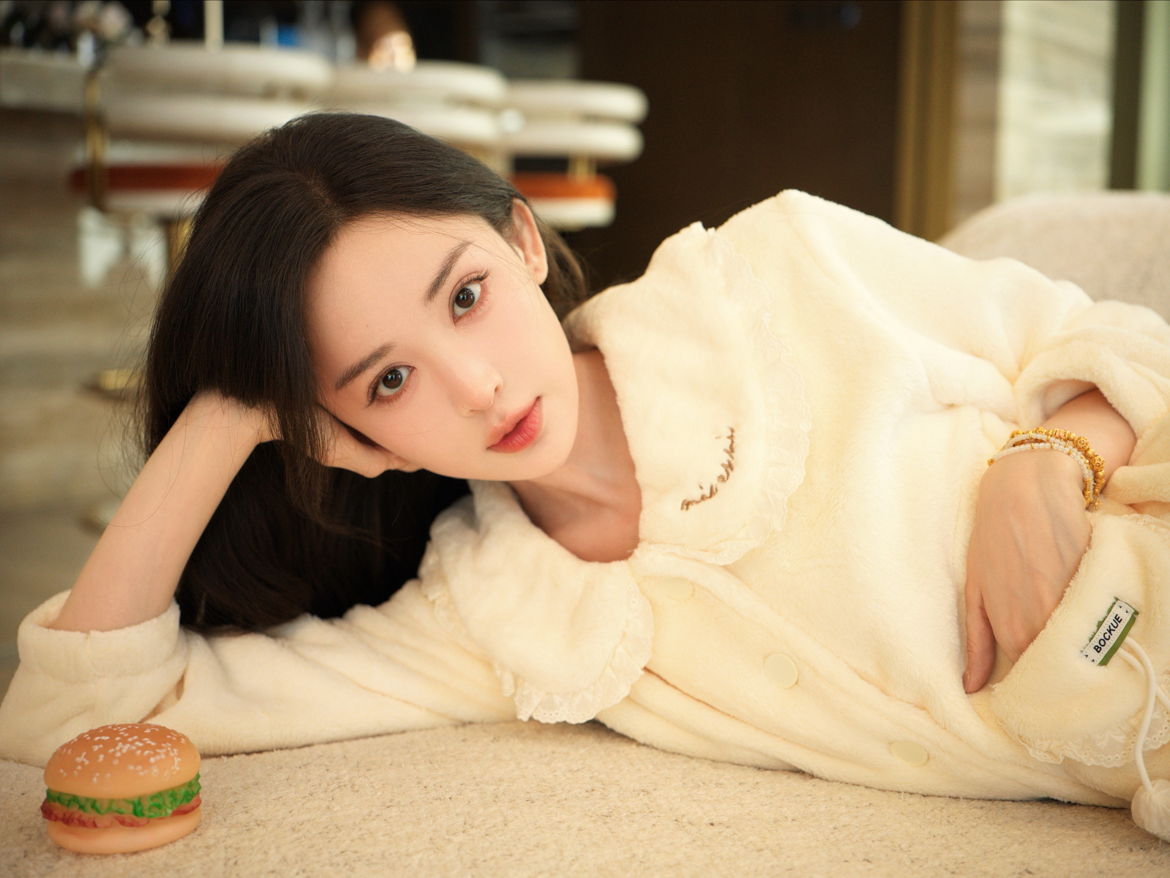娜扎神的女儿娜扎在复制粘贴的时代，你是手写的诗
