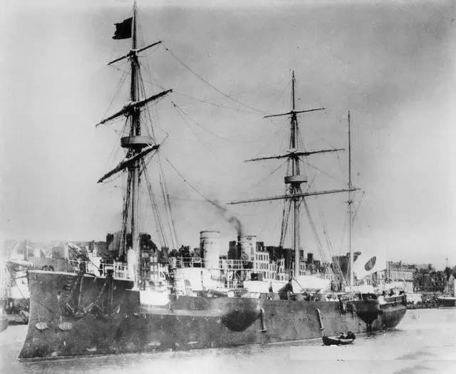 1883年，日本海军提出了一个雄心勃勃的扩张方案，打算建造两艘铁甲舰和三艘防护巡